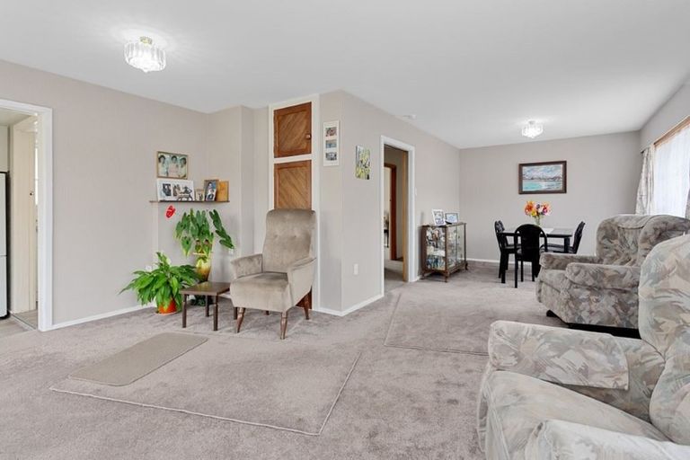 Photo of property in 6 Laing Crescent, Heathcote Valley, Christchurch, 8022