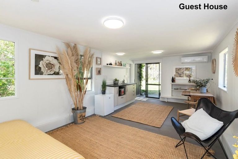 Photo of property in 38-40 Puriri Road, Waikanae, 5036