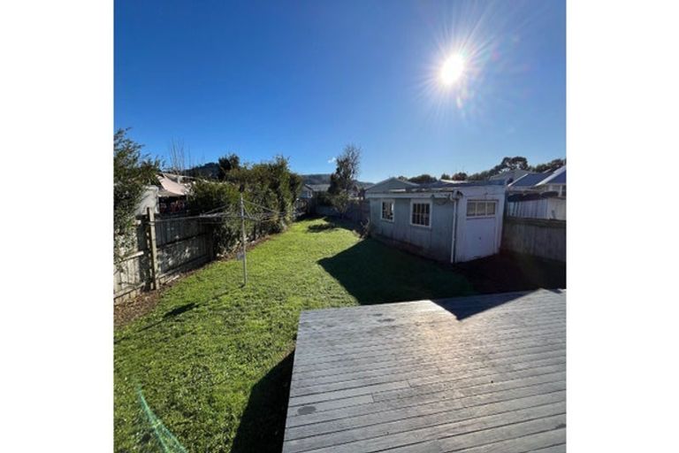 Photo of property in 5 Waldie Grove, Avalon, Lower Hutt, 5011