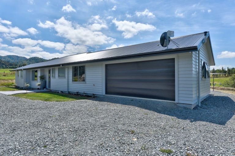 Photo of property in 51 Nicholson Road, Khandallah, Wellington, 6035