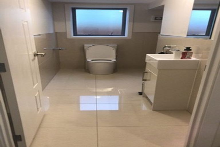 Photo of property in 70 Headland Drive, Long Bay, Auckland, 0630