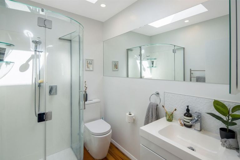 Photo of property in 21 Thane Road, Roseneath, Wellington, 6011