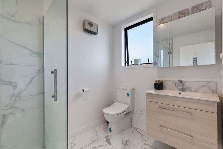 Photo of property in 6/102 Millbrook Road, Sunnyvale, Auckland, 0612