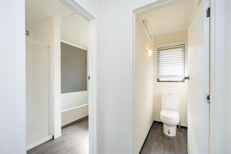 Photo of property in 6 Pukatea Place, Milson, Palmerston North, 4414