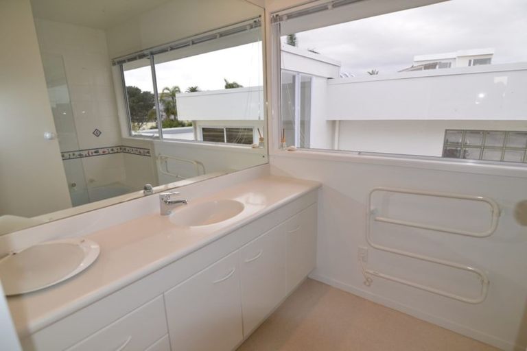 Photo of property in 102 Bramley Drive, Farm Cove, Auckland, 2012