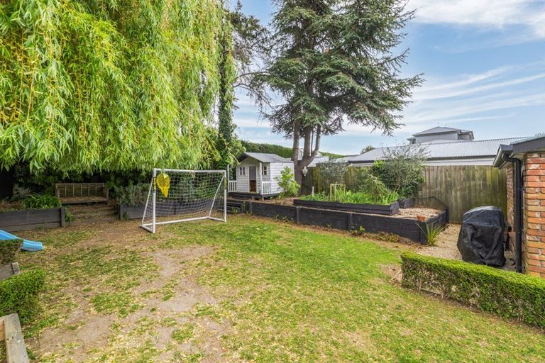 Photo of property in 135 Packe Street, Edgeware, Christchurch, 8013