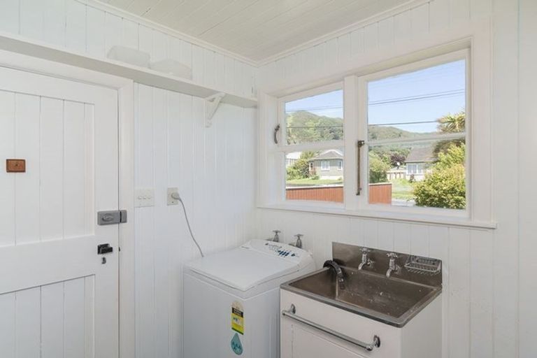 Photo of property in 15 Wilkie Crescent, Naenae, Lower Hutt, 5011