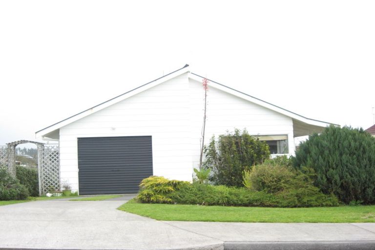 Photo of property in 18 Pitcairn Street, Oakura, 4314