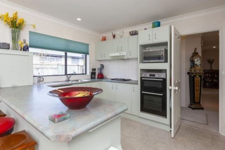 Photo of property in 8 Cranbrook Grove, Waikanae, 5036