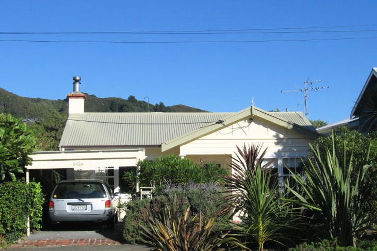 Photo of property in 25 Hinau Street, Eastbourne, Lower Hutt, 5013