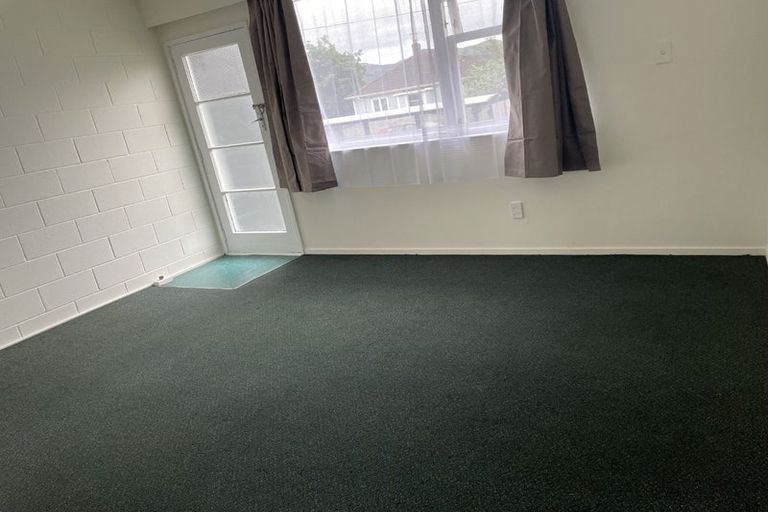 Photo of property in 1/136-138 Waddington Drive, Naenae, Lower Hutt, 5011