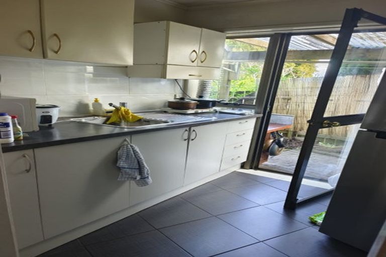 Photo of property in 1/3 Sunset Road, Totara Vale, Auckland, 0632