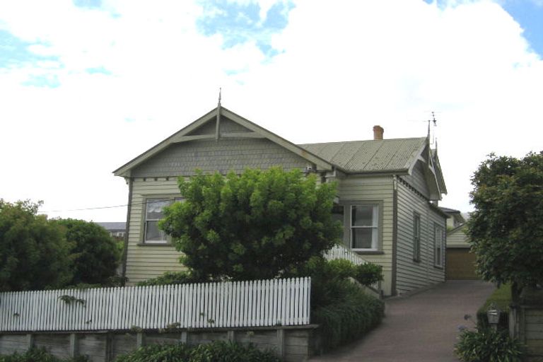 Photo of property in 23 Palmerston Road, Birkenhead, Auckland, 0626