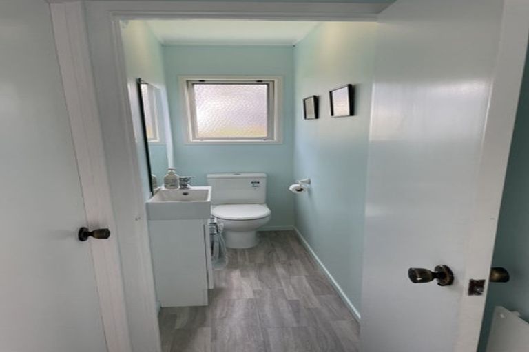 Photo of property in 2/28 Waiau Street, Torbay, Auckland, 0630