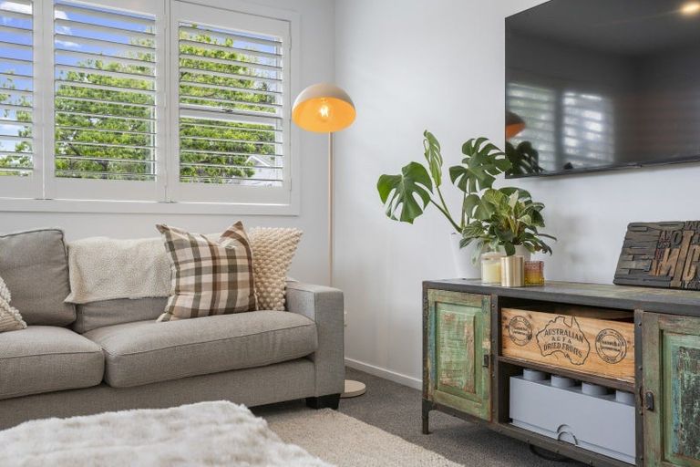 Photo of property in 4 Bayside Avenue, Te Atatu Peninsula, Auckland, 0610