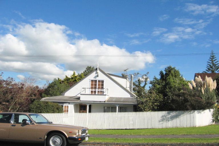 Photo of property in 190 Bleakhouse Road, Mellons Bay, Auckland, 2014