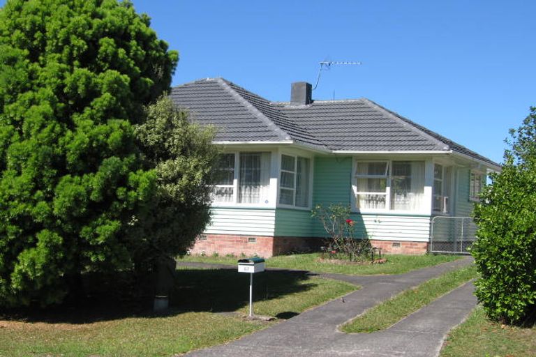 Photo of property in 57 Divich Avenue, Te Atatu South, Auckland, 0610