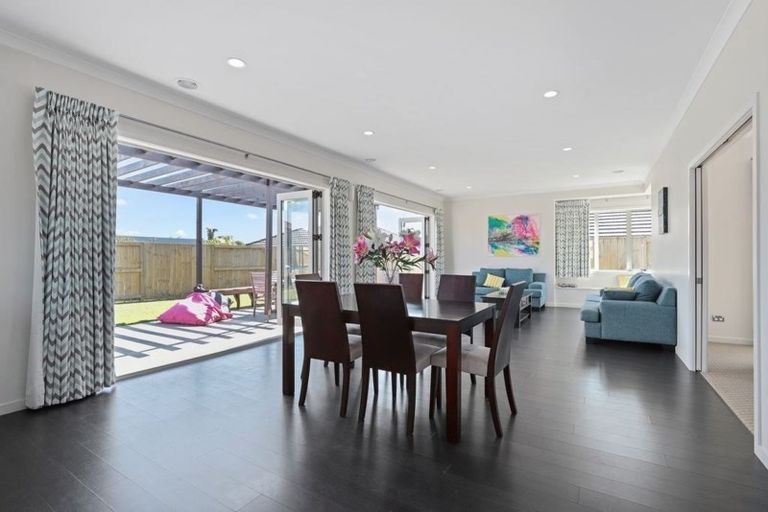 Photo of property in 92 Farringdon Avenue, Rototuna North, Hamilton, 3210