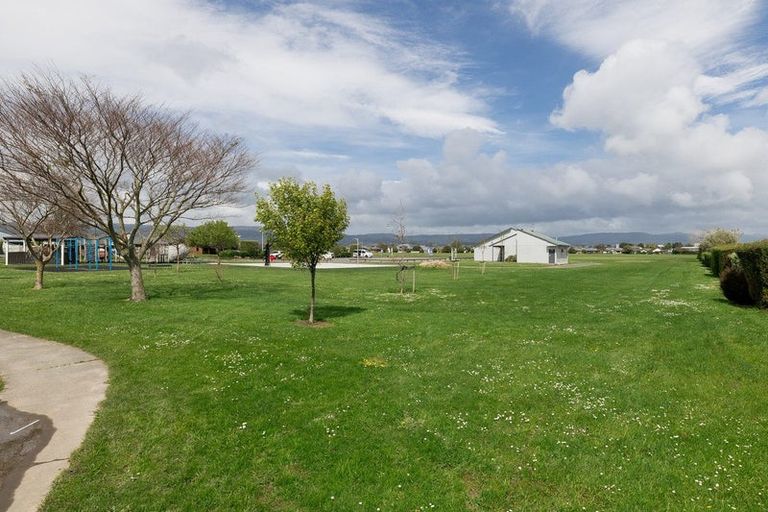 Photo of property in 5 Royal Fern, Kelvin Grove, Palmerston North, 4414