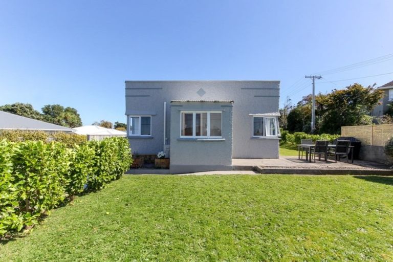 Photo of property in 186 Seaview Road, Westown, New Plymouth, 4310