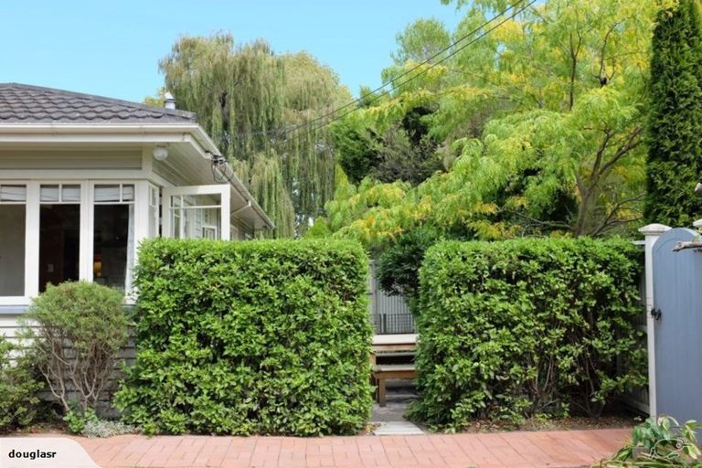 Photo of property in 119 Fifield Terrace, Opawa, Christchurch, 8023