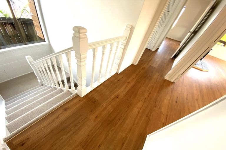 Photo of property in 11 Birman Close, Half Moon Bay, Auckland, 2012