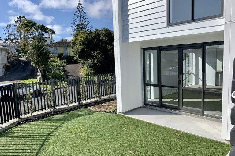 Photo of property in 1/3 Fairdale Place, Birkdale, Auckland, 0626