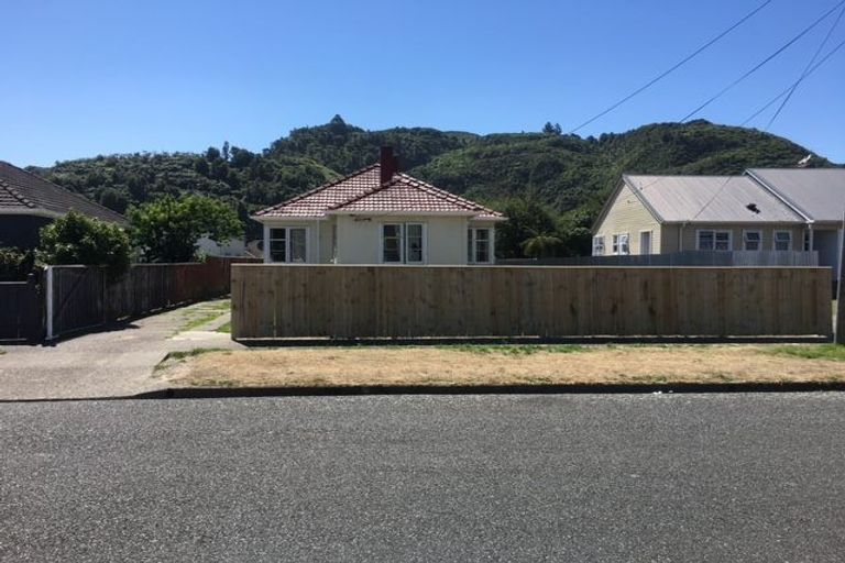Photo of property in 127 Molesworth Street, Taita, Lower Hutt, 5011