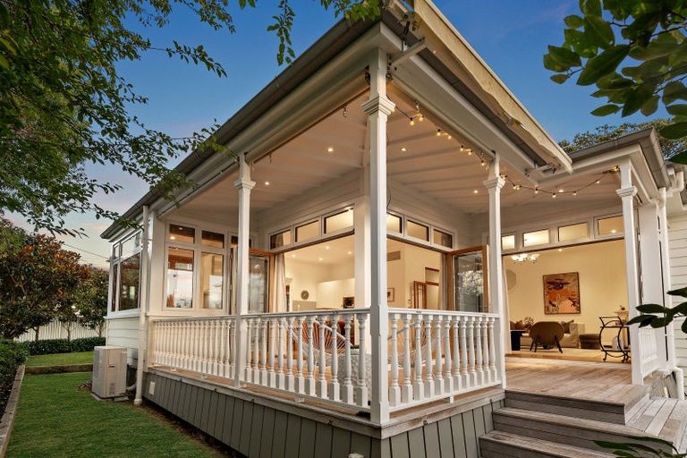 Photo of property in 32 Clarence Road, Northcote Point, Auckland, 0627