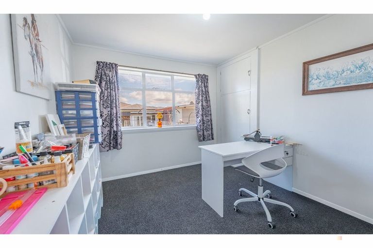Photo of property in 1 Regent Street, Waimate, 7924