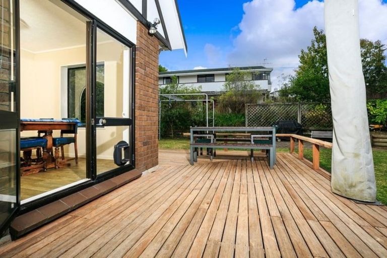 Photo of property in 1/16a Sunnynook Road, Sunnynook, Auckland, 0620