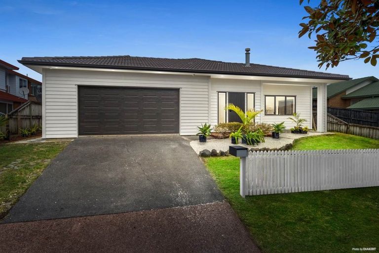 Photo of property in 11 Bob Charles Drive, Golflands, Auckland, 2013