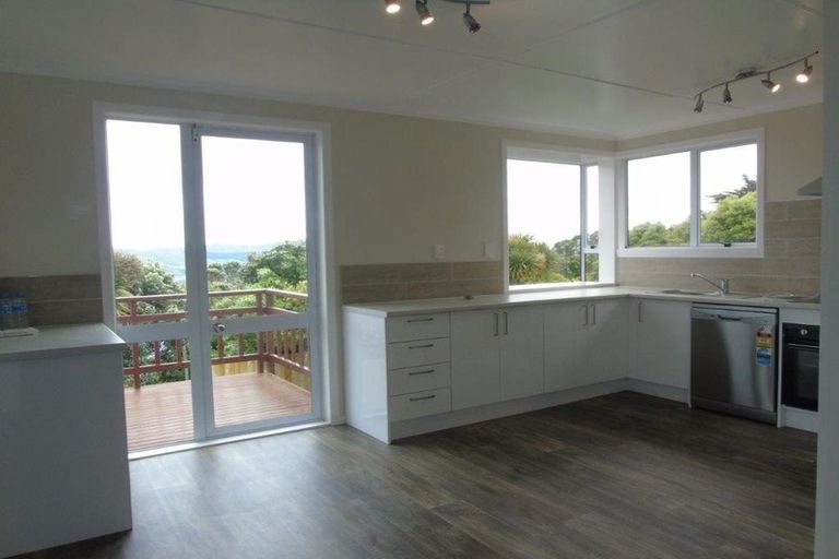 Photo of property in 38 Brooker Grove, Newlands, Wellington, 6037