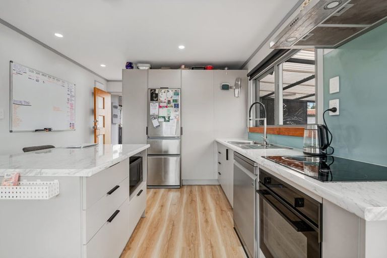 Photo of property in 1 Devonshire Road, Unsworth Heights, Auckland, 0632