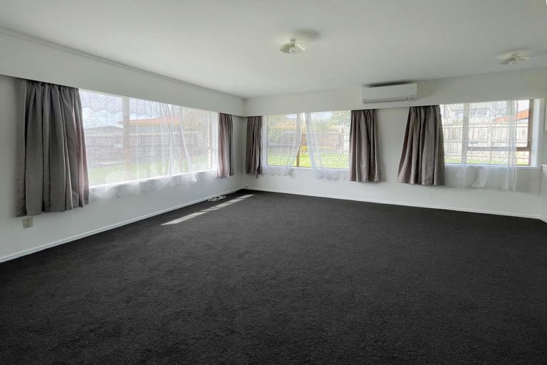 Photo of property in 18b Challen Close, Conifer Grove, Takanini, 2112