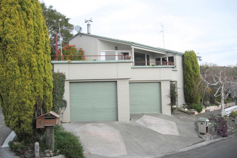 Photo of property in 4 Denholm Road, Hospital Hill, Napier, 4110
