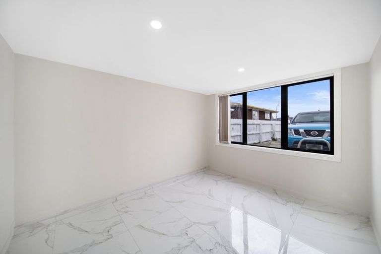 Photo of property in 4 Convair Crescent, Mangere, Auckland, 2022