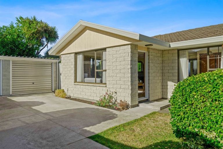 Photo of property in 2/14 Resolution Place, Bryndwr, Christchurch, 8053