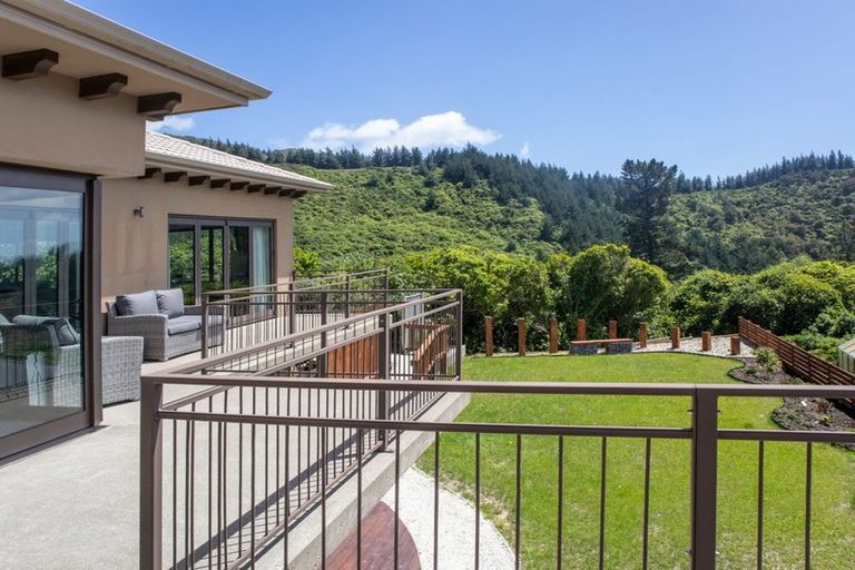 Photo of property in 24 Harbour View Heights, Picton, 7220