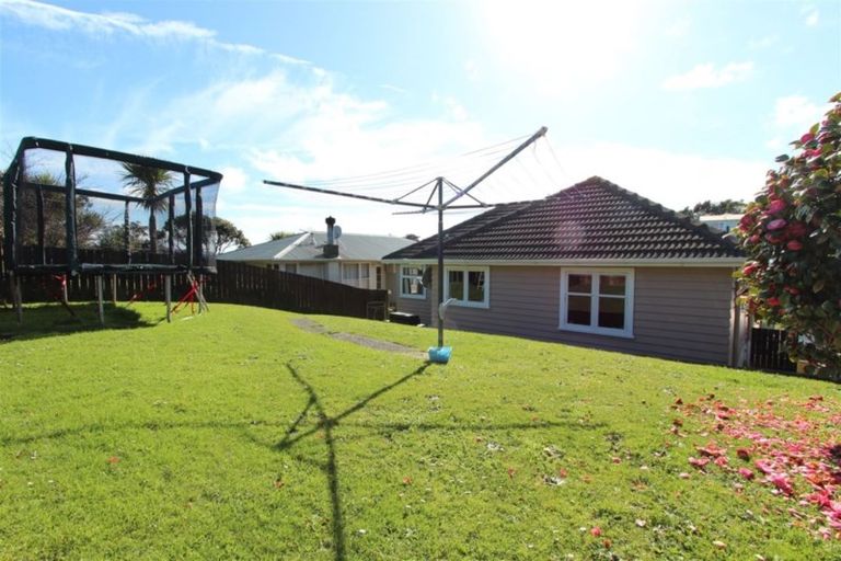 Photo of property in 95 Kenmore Street, Newlands, Wellington, 6037