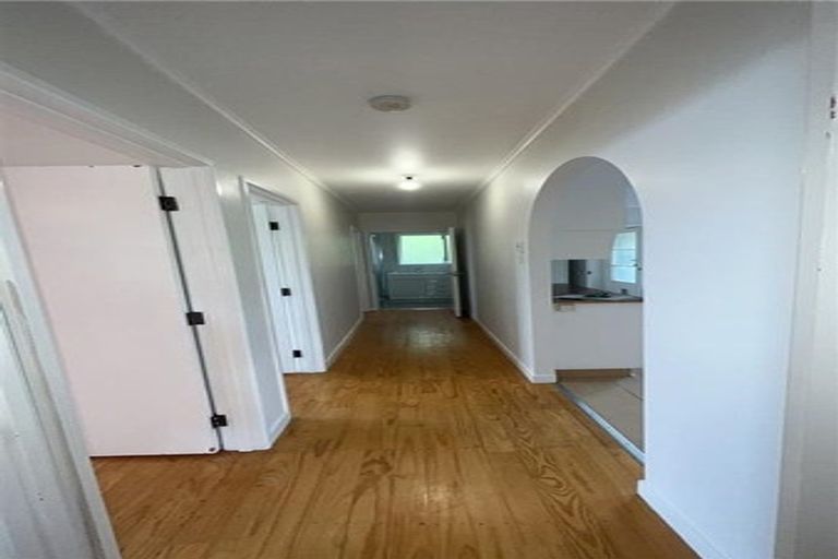 Photo of property in 6 Firle Place, Green Bay, Auckland, 0604