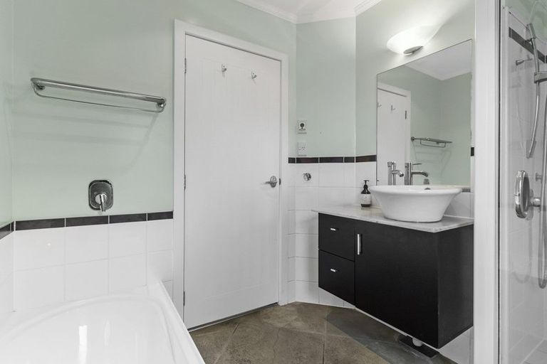 Photo of property in 18a Clarke Road, Onehunga, Auckland, 1061