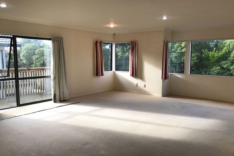 Photo of property in 19 Springside Place, New Lynn, Auckland, 0600
