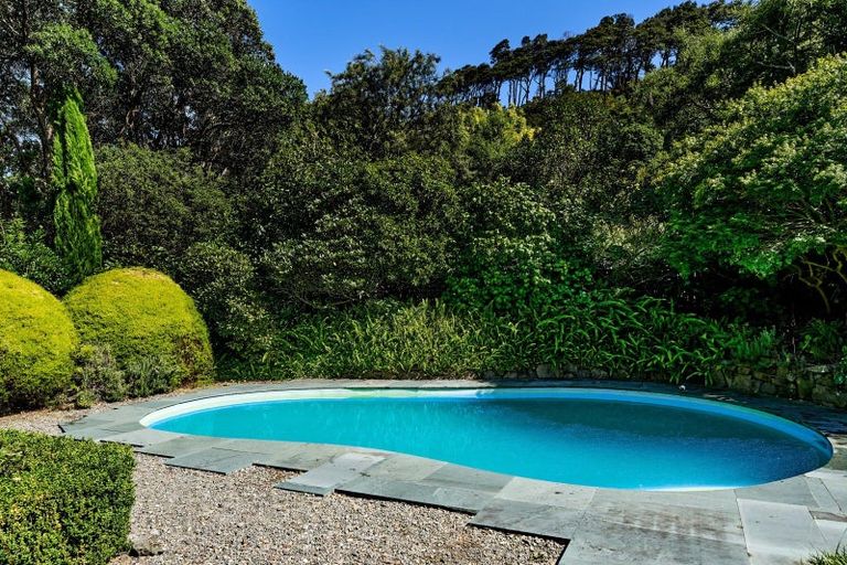 Photo of property in 2 Dillon Street, Lowry Bay, Lower Hutt, 5013