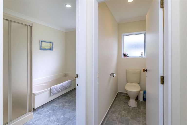 Photo of property in 35 Spackman Crescent, Paraparaumu, 5032