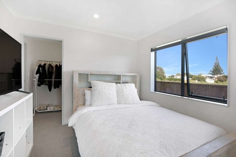Photo of property in 21 Story Street, Foxton Beach, Foxton, 4815