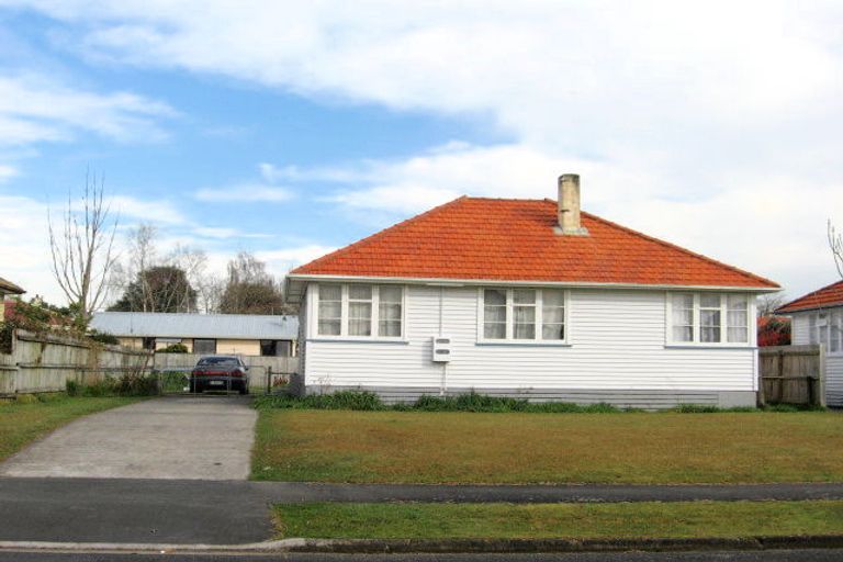 Photo of property in 11 Ross Crescent, Fairfield, Hamilton, 3214
