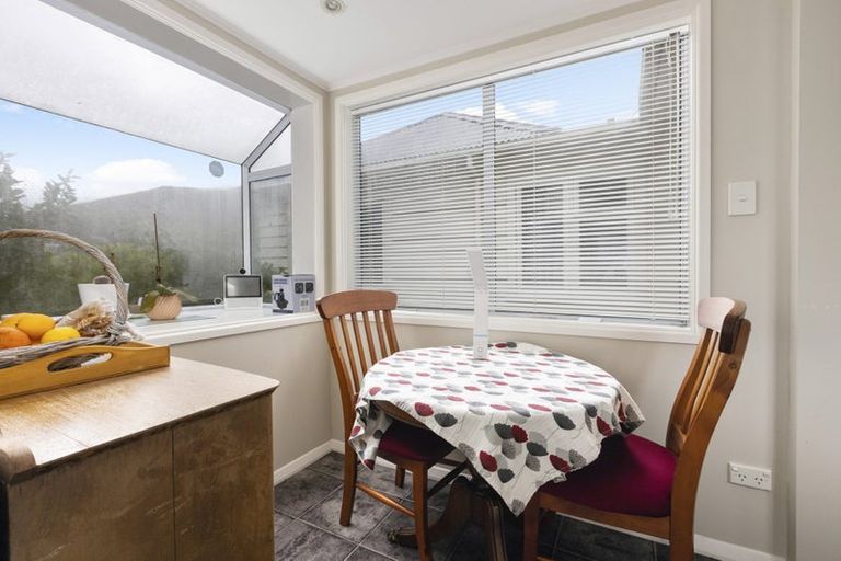 Photo of property in 122 Donald Street, Karori, Wellington, 6012