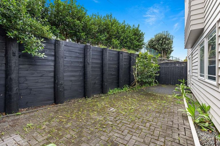 Photo of property in 147a Hobsonville Road, West Harbour, Auckland, 0618