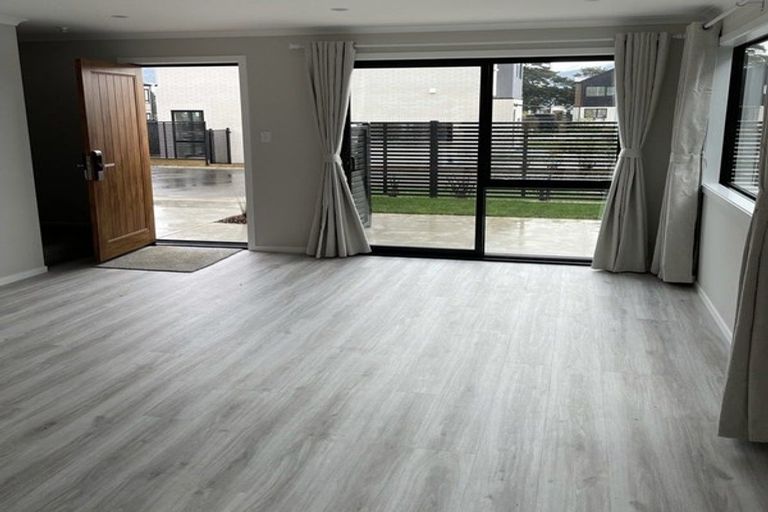 Photo of property in 8 Desert Gold Lane, Wallaceville, Upper Hutt, 5018